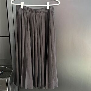 H&M Black Pleated Skirt | Size 8
